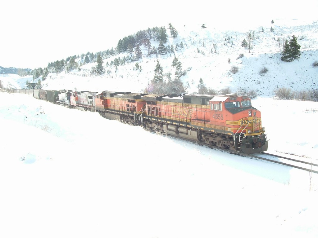 BNSF 4555 Dash 9 on a bright snowy day